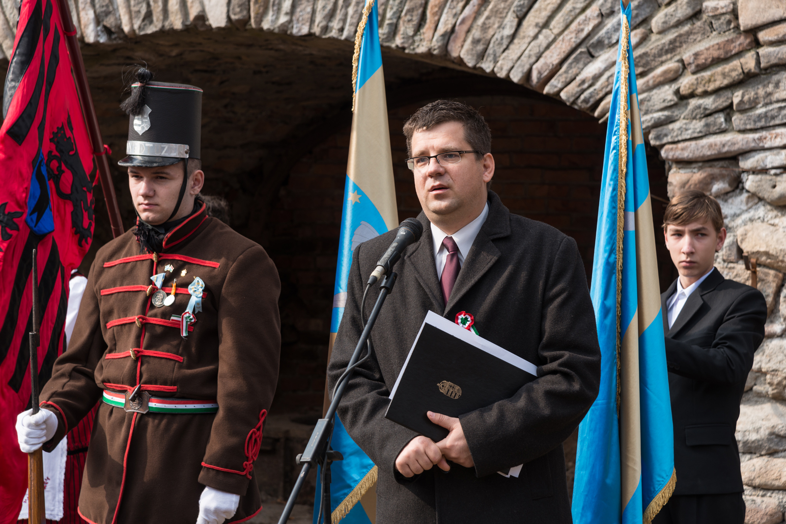 Seszták Miklós a discutat cu oameni de afaceri şi a dezvelit un stâlp funerar dedicat revoluţionarului Gábor Áron