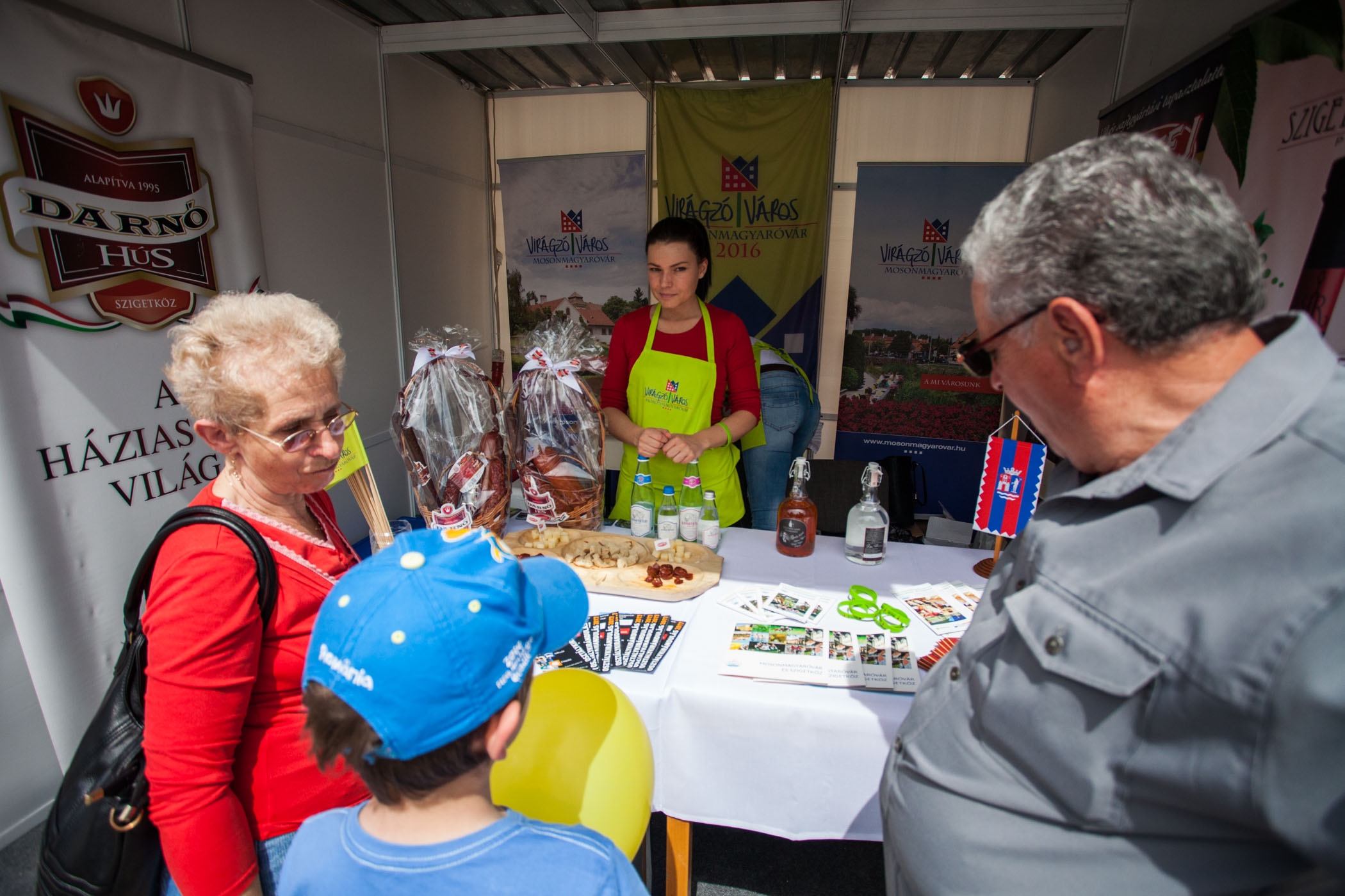 Megnyitotta kapuit a RomUdvar